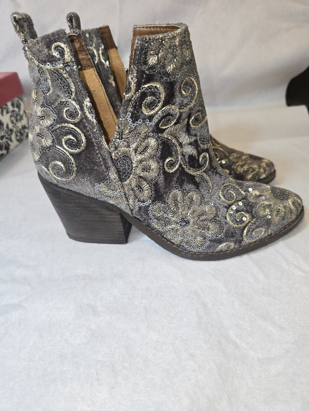 Naughty Monkey Seleni Gray Velvet Embroidered Sequin Western Ankle Boots 7.5 Box